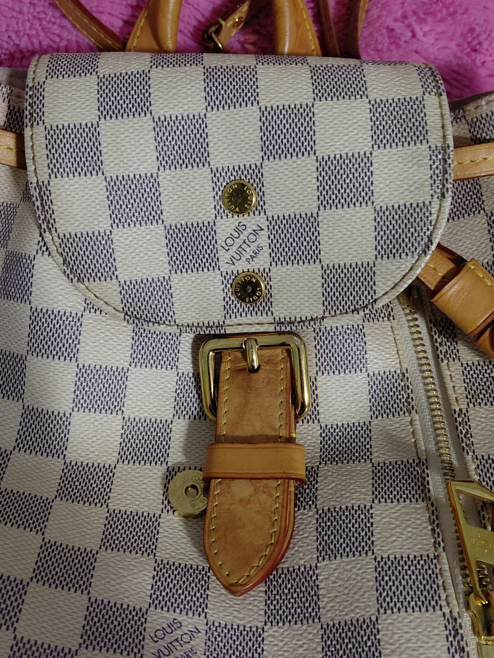 Louis Vuitton compact louis